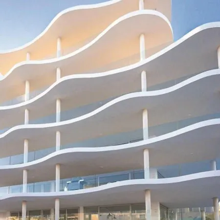 Precioso Carvajal - The Wave Apartment *